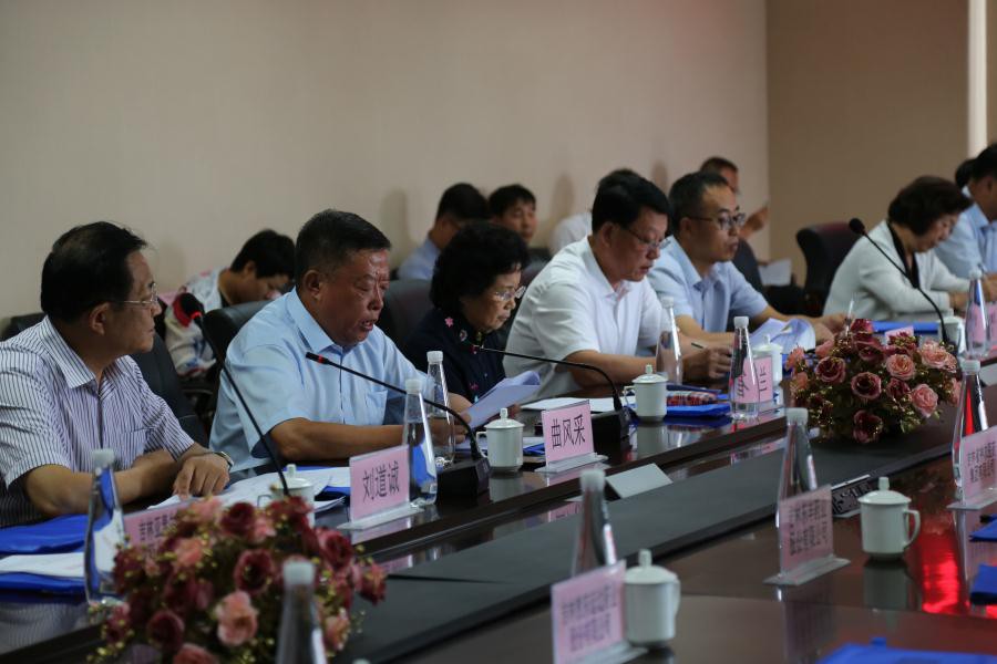 董事長、總經(jīng)理曲風(fēng)采在會(huì)議上做重要講話。 孫濤攝.jpg